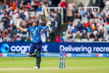 İngiltere 'den Nat Sciver-Brunt Kadınlar 2. Metro Bankası Bir Gün Uluslararası İngiltere Kadınlar Hindistan Kadınlarına Karşı Lordlar, Londra, İngiltere, 19 Temmuz 2025' te afalladı.