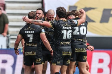 Hull FC 'den Jack Ashworth, 19 Temmuz 2025' te İngiltere 'nin Wigan şehrindeki Brick Community Stadyumu' nda oynanan Wigan Warriors vs Hull FC maçında denemesini kutluyor.