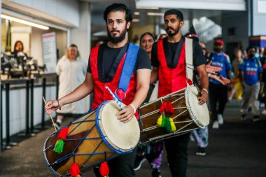 Hintli hayranlar, Lords 'da konser veriyor. 2. Metro Bank Bir Gün Uluslararası İngiltere Kadınlar, Lords, Londra, İngiltere' de Hindistan Kadınlarına Karşı, 19 Temmuz 2025