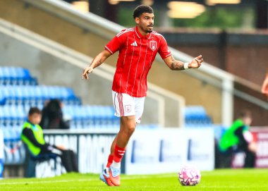 Nottingham Ormanı 'ndan Morgan Gibbs-White 19 Temmuz 2025' te İngiltere 'nin Chesterfield şehrinde oynanan SMH Group Stadyumu' nda oynanan Nottingham Forest, Monaco 'ya karşı oynadığı sezon öncesi dostluk maçında topa vuruyor.