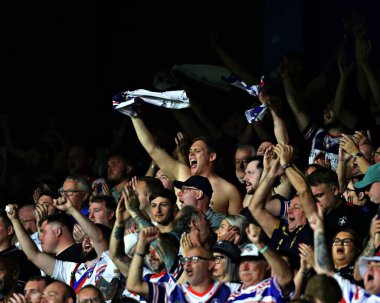 Wakefield taraftarları, 18 Temmuz 2025 'te İngiltere' nin Huddersfield kentinde oynanan 19. Betfred Süper Ligi karşılaşması sonrasında Huddersfield Giants - Wakefield Trinity maçını kutluyorlar.