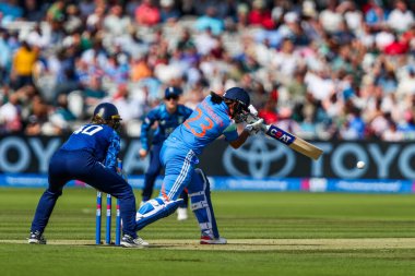 Hindistan 'dan Harmanpreet Kaur, 2. Metro Bankası Bir Gün Uluslararası İngiltere Kadınlar, Lords, Londra, İngiltere' de Hindistan Kadınlarına Karşı, 19 Temmuz 2025 'te yarasa yaraladı.