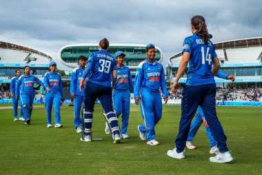 Oyuncular 2. Metro Bankası Bir Gün Uluslararası İngiltere Kadınlar Hindistan 'a Karşı Lordlar, Londra, İngiltere, 19 Temmuz 2025