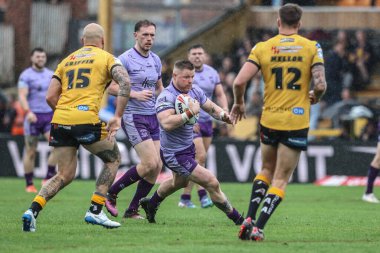 Warrington Wolves takımından Luke Yates, 20 Temmuz 2025 'te İngiltere' nin Castleford kentinde oynanan 19. Betfred Süper Ligi karşılaşmasında topu düşürüyor.