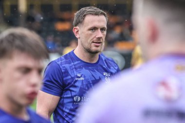 Warrington Wolves 'dan Ben Currie maç öncesi ısınma turunda 19. Betfred Süper Ligi karşılaşmasında Castleford Tigers, Warrington Wolves' a karşı The Mend-A-Hose Jungle, Castleford, İngiltere, 20 Temmuz 2025