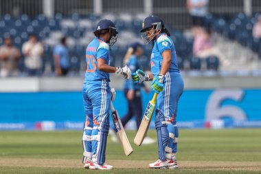 Hindistan 'dan Richa Ghosh ve Hindistan' dan Harmanpreet Kaur, 22 Temmuz 2025 'te 3. Uluslararası Metro Bankası' nda Hindistan Kadınlarına karşı Banks Riverside Stadyumu, Chester-le-street, İngiltere