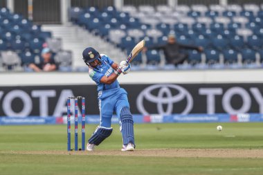 Hindistan 'dan Harmanpreet Kaur, 22 Temmuz 2025' te İngiltere 'nin Bankalar Riverside Stadyumu' nda 3.