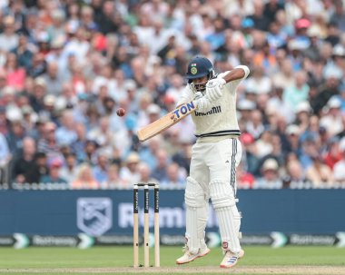 Hindistan 'dan Shardul Thakur, 4. Rothesay Test Maçı' nda 2. Gün İngiltere Hindistan 'a karşı Old Trafford Cricket Ground, Manchester, İngiltere, 24 Temmuz 2025