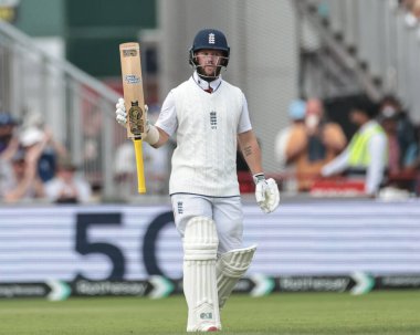 İngiltere 'den Ben Duckett, 24 Temmuz 2025' te Old Trafford Cricket Ground, Manchester, İngiltere 'de oynanan 4. Rothesay Test Maçı' nda (50 koşu) yarım yüzyıl (50 koşu) kutluyor.