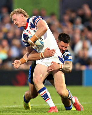 Wakefield Trinity takımından James Bentley, Wakefield Trinity ile Wakefield Stadyumu, Wakefield, Birleşik Krallık 'ta oynanan 20. Maç' ta Wakefield Trinity ile Leeds Rhinos maçında Lachlan Walmsley 'i yendi.