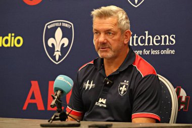 Wakefield Trinity 'nin baş antrenörü Daryl Powell, 24 Temmuz 2025' te Wakefield Süper Lig karşılaşmasında Wakefield Trinity, Leeds Gergedan 'a karşı DIY Kitchens Stadyumu, Wakefield, İngiltere