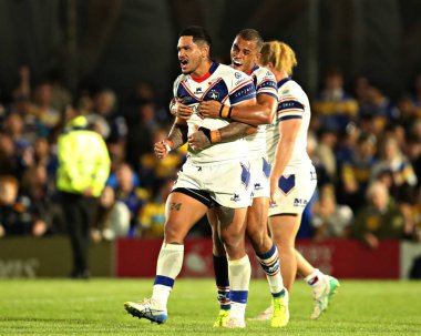 Wakefield Trinity 'den Renouf Atoni ve Wakefield Trinity' den Corey Hall of Wakefield Trinity 24 Temmuz 2025 'te Wakefield, İngiltere' deki DIY Kitchens Stadyumu 'nda oynanan 20.