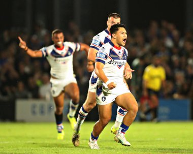 Wakefield Trinity 'den Mason Lino, 24 Temmuz 2025' te Wakefield, İngiltere 'deki DIY Kitchens Stadyumu' nda oynanan Betfred Süper Lig 20. maçında Wakefield adına attığı golü kutluyor.