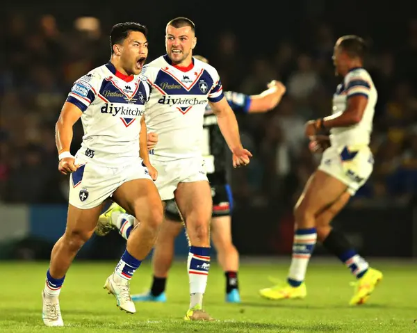 Wakefield Trinity 'den Mason Lino, 24 Temmuz 2025' te Wakefield, İngiltere 'deki DIY Kitchens Stadyumu' nda oynanan Betfred Süper Lig 20. maçında Wakefield adına attığı golü ve maçı kazandı.