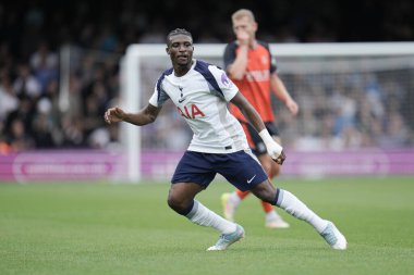 Tottenham Hotspur 'dan Mohammed Kudus, 26 Temmuz 2025' te Luton Town ile Tottenham Hotspur arasında oynanan karşılaşma sırasında İngiltere 'nin başkenti Luton' da oynanmıştır.