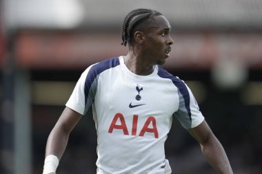 Tottenham Hotspur takımından Mathys Tel, 26 Temmuz 2025 'te Luton Town ile Tottenham Hotspur arasında oynanan maçta, Luton Road, İngiltere' nin başkenti Luton 'da karşılaşacak.