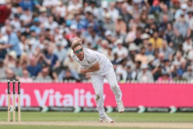 İngiltere 'den Liam Dawson topu 4. Rothesay Test Maçı' nda veriyor. 4. Gün İngiltere Hindistan 'a karşı Old Trafford Cricket Ground, Manchester, Birleşik Krallık, 26 Temmuz 2025