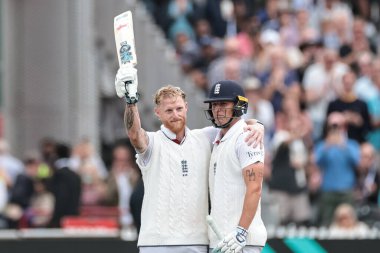 İngiltere kaptanı Ben Stokes, 4. Rothesay Test Maçı 'nda bir yüzyılı (100 koşu) kutluyor. 4. Gün İngiltere Hindistan' a karşı Old Trafford Cricket Ground, Manchester, İngiltere, 26 Temmuz 2025
