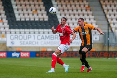 26 Temmuz 2025 'te Cambridge, Cambridge' deki Abbey Stadyumu 'nda Cambridge United ve Charlton Athletic maçında Cambridge United' dan Ryan Loft ile top mücadelesi verdi.