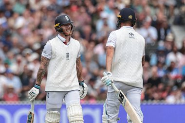 İngiltere kaptanı Ben Stokes, 4. Rothesay Test Maçı 'nda 6 sayı attıktan sonra gülümsüyor. 4. Gün İngiltere Hindistan' a karşı Old Trafford Cricket Ground, Manchester, İngiltere, 26 Temmuz 2025