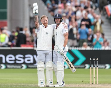 İngiltere kaptanı Ben Stokes, 4. Rothesay Test Maçı 'nda bir yüzyılı (100 koşu) kutluyor. 4. Gün İngiltere Hindistan' a karşı Old Trafford Cricket Ground, Manchester, İngiltere, 26 Temmuz 2025