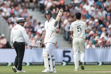 İngiltere kaptanı Ben Stokes, 4. Rothesay Test Maçı 'nda (50 koşu) yarım yüzyıl (50 koşu) kutluyor. 3. Gün İngiltere Hindistan' a karşı Old Trafford Cricket Ground, Manchester, İngiltere, 25 Temmuz 2025