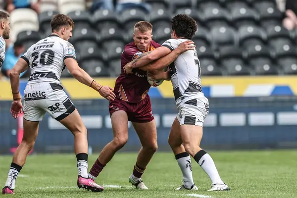 Huddersfield Giants takımından Harry Rushton, 26 Temmuz 2025 'te MKM Stadyumu' nda Hull FC ve Huddersfield Giants arasında oynanan Betfred Süper Lig 20.