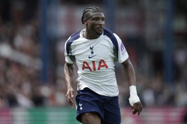 Tottenham Hotspur 'dan Mohammed Kudus, 26 Temmuz 2025' te Luton Town ile Tottenham Hotspur arasında oynanan karşılaşma sırasında İngiltere 'nin başkenti Luton' da oynanmıştır.