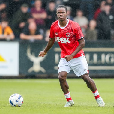 26 Temmuz 2025 'te Cambridge United, Cambridge' deki Abbey Stadyumu 'nda Charlton Athletic' e karşı oynanan sezon öncesi hazırlık maçında Charlton Athletic 'in deneme koşusu yapıldı.