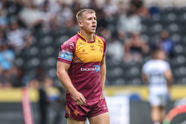 Huddersfield Giants takımından Harry Rushton, Betfred Süper Lig maçının 20 'nci raundunda MKM Stadyumu' nda Hull FC ve Huddersfield Giants maçında ısındı.