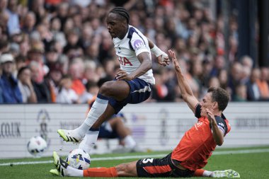 Luton Town, Tottenham Hotspur 'a karşı 26 Temmuz 2025' te Luton Road, İngiltere 'de oynanan sezon öncesi dostluk maçı sırasında