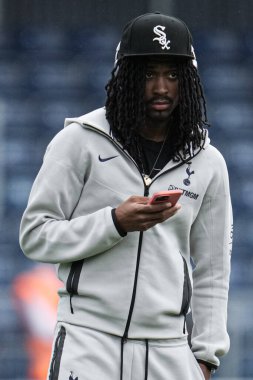 Tottenham 'dan Djed Spence, 26 Temmuz 2025' te İngiltere 'nin başkenti Luton Road' da Luton Town ile Tottenham Hotspur arasında oynanan sezon öncesi dostluk maçı öncesinde