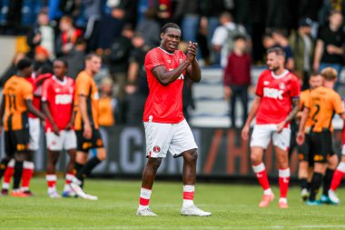 Charlton Atletizm Oyuncuları, 26 Temmuz 2025 tarihinde Cambridge, Cambridge 'de oynanan Cambridge United - Charlton Athletic maçının ardından taraftarlarını kabul etti.