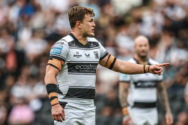 Hull FC 'den Liam Knight, MKM Stadyumu' nda Huddersfield Giants 'a karşı oynanan Betfred Süper Lig 20. maçında takım arkadaşlarına talimat verdi.