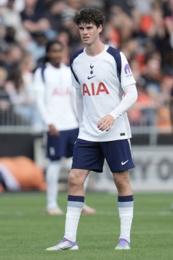 Tottenham Hotspur 'dan Archie Gray, 26 Temmuz 2025' te İngiltere 'nin başkenti Kenilworth Road' da oynanan Luton Town-Tottenham Hotspur maçında