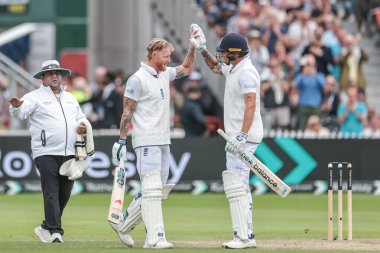İngiltere kaptanı Ben Stokes, 4. Rothesay Test Maçı 'nda bir yüzyılı (100 koşu) kutluyor. 4. Gün İngiltere Hindistan' a karşı Old Trafford Cricket Ground, Manchester, İngiltere, 26 Temmuz 2025