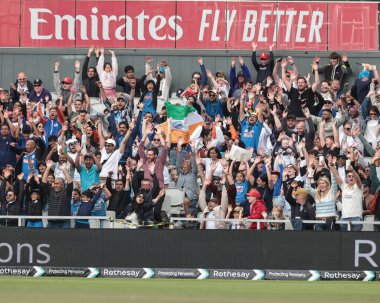 4. Rothesay Test Maçı 'nda Meksika dalgası yapan taraftarlar 5. İngiltere, 27 Temmuz 2025' te Old Trafford Cricket Ground, Manchester 'da Hindistan' a karşı.