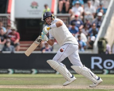İngiltere 'den Joe Root, 4. Rothesay Test Maçı' nda 2 koşu yaptı. 3. Gün İngiltere Hindistan 'a karşı Old Trafford Cricket Ground, Manchester, İngiltere, 25 Temmuz 2025