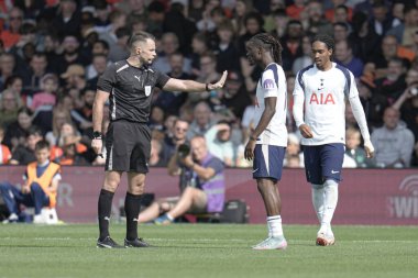 Luton Town, Tottenham Hotspur 'a karşı 26 Temmuz 2025' te Luton Road, İngiltere 'de oynanan sezon öncesi dostluk maçı sırasında
