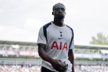 Tottenham Hotspur 'dan Mohammed Kudus, 26 Temmuz 2025' te Luton Town ile Tottenham Hotspur arasında oynanan karşılaşma sırasında İngiltere 'nin başkenti Luton' da oynanmıştır.
