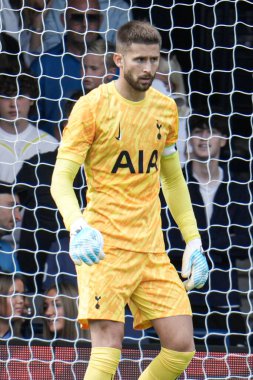 Tottenham Hotspur 'dan Guglielmo Vicario, 26 Temmuz 2025' te Luton Town ile Tottenham Hotspur arasında oynanan maçta, Luton Road, Luton, İngiltere 'de karşı karşıya geldi.