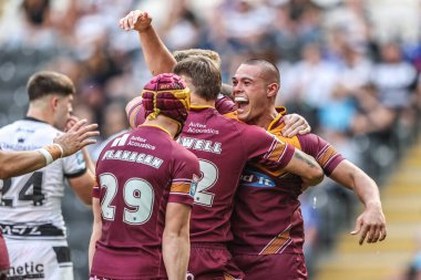 Huddersfield Giants takımından Tui Lolohea, 26 Temmuz 2025 'te MKM Stadyumu' nda oynanan Betfred 20. Lig karşılaşmasında Hull FC ve Huddersfield Giants karşılaşmasını kutluyor.