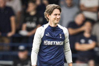 Thomas Frank, Tottenham Hotspur 'un sezon öncesi dostluk maçı teknik direktörü Luton Town, Tottenham Hotspur' a karşı, Kenilworth Road, Luton, Birleşik Krallık, 26 Temmuz 2025
