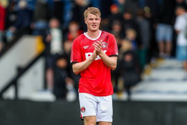 Charlton Atletizm Oyuncuları, 26 Temmuz 2025 tarihinde Cambridge, Cambridge 'de oynanan Cambridge United - Charlton Athletic maçının ardından taraftarlarını kabul etti.