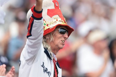 İngiltere Kaçık Ordu taraftarları 4. Rothesay Deneme Maçı 'nda 3. Gün İngiltere Hindistan' a karşı Old Trafford Cricket Ground, Manchester, Birleşik Krallık, 25 Temmuz 2025