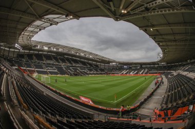 29 Temmuz 2025 'te MKM Stadyumu' nda Hull City ile Sunderland arasındaki sezon öncesi dostluk maçı öncesinde MKM Stadyumu genel olarak izleniyor.