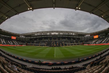 29 Temmuz 2025 'te MKM Stadyumu' nda Hull City ile Sunderland arasındaki sezon öncesi dostluk maçı öncesinde MKM Stadyumu genel olarak izleniyor.