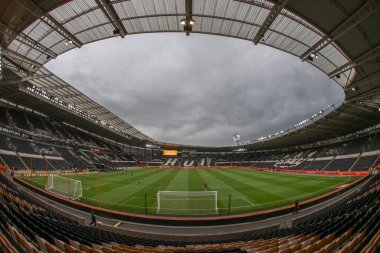 29 Temmuz 2025 'te MKM Stadyumu' nda Hull City ile Sunderland arasındaki sezon öncesi dostluk maçı öncesinde MKM Stadyumu genel olarak izleniyor.