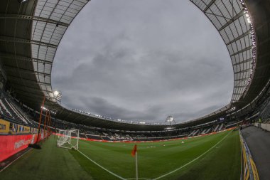 29 Temmuz 2025 'te MKM Stadyumu' nda Hull City ile Sunderland arasındaki sezon öncesi dostluk maçı öncesinde MKM Stadyumu genel olarak izleniyor.