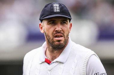 Rothesay 5. Rothesay Test Günü 'nde İngiltere ile Hindistan' ın 31 Temmuz 2025 'teki The Kia Oval, Londra karşılaşması sırasında İngiltere' den Jamie Overton